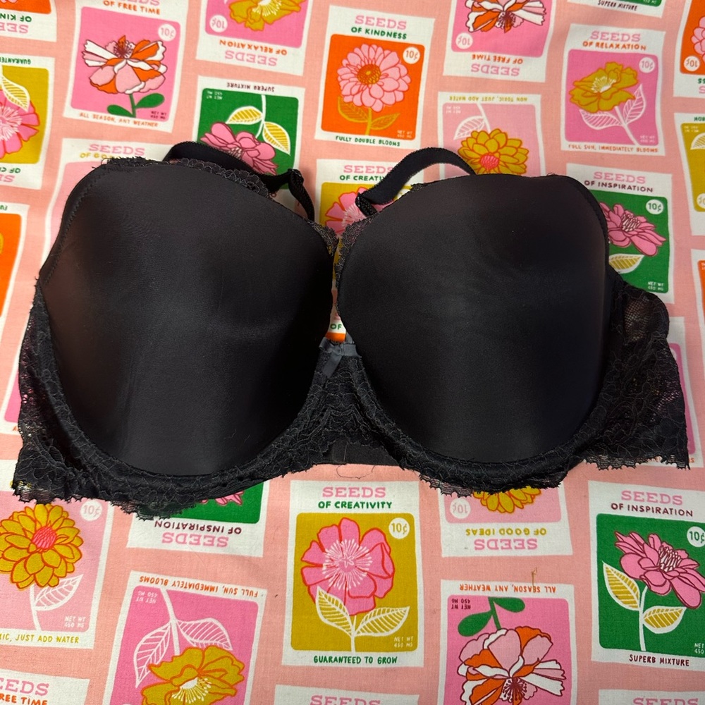 Victoria’s Secret Dream Angels lightly lined Demi bra